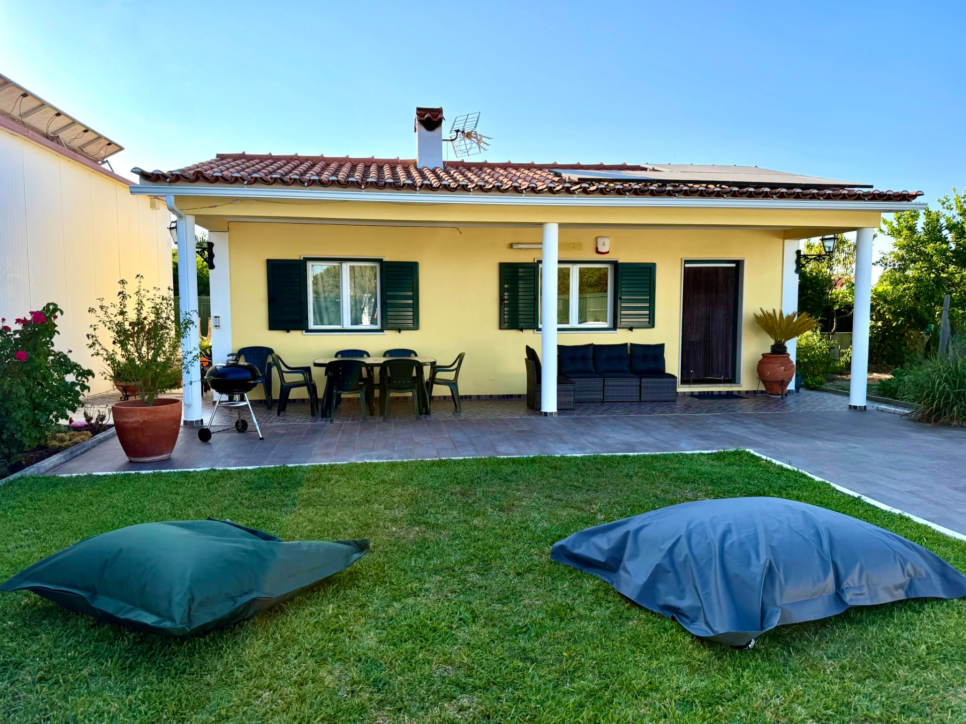 Vivenda com jardim, BBQ e zona de convívio